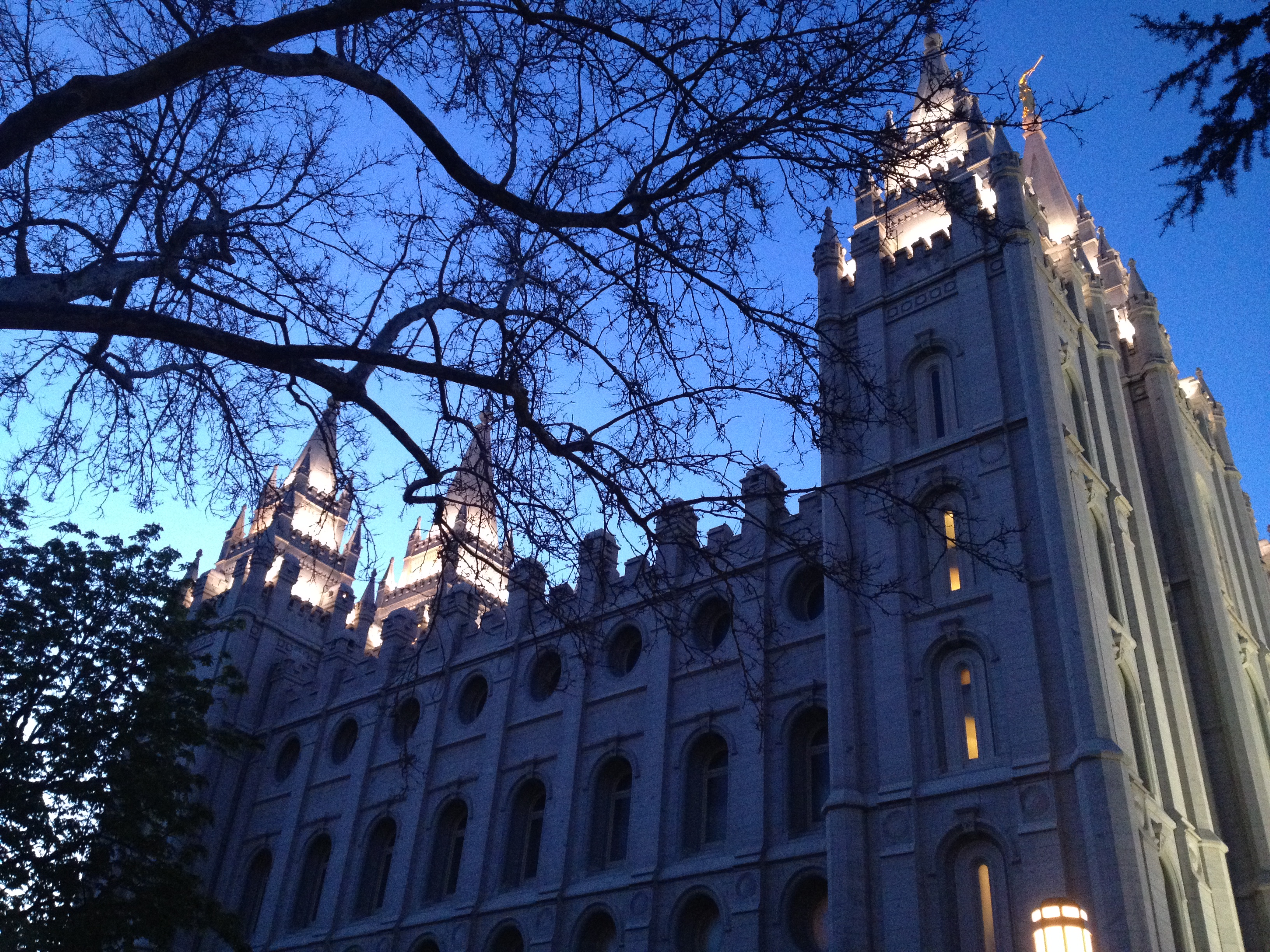 Salt Lake Temple at night