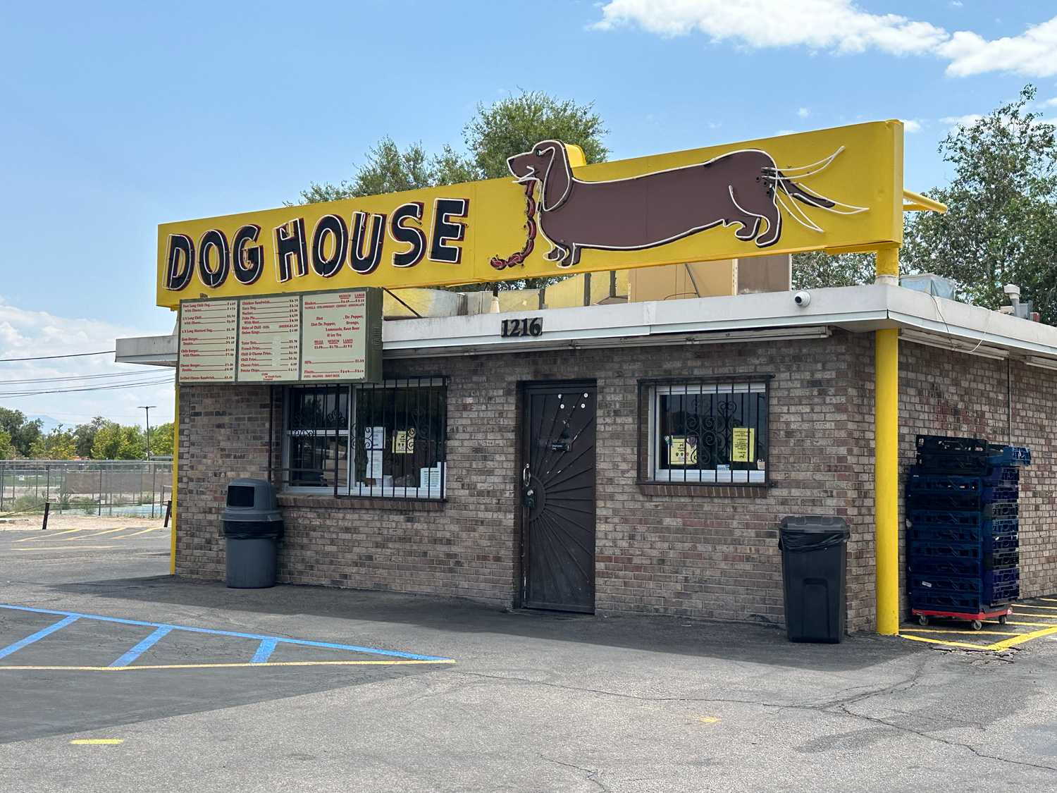 Doghouse stand in Albuquerque