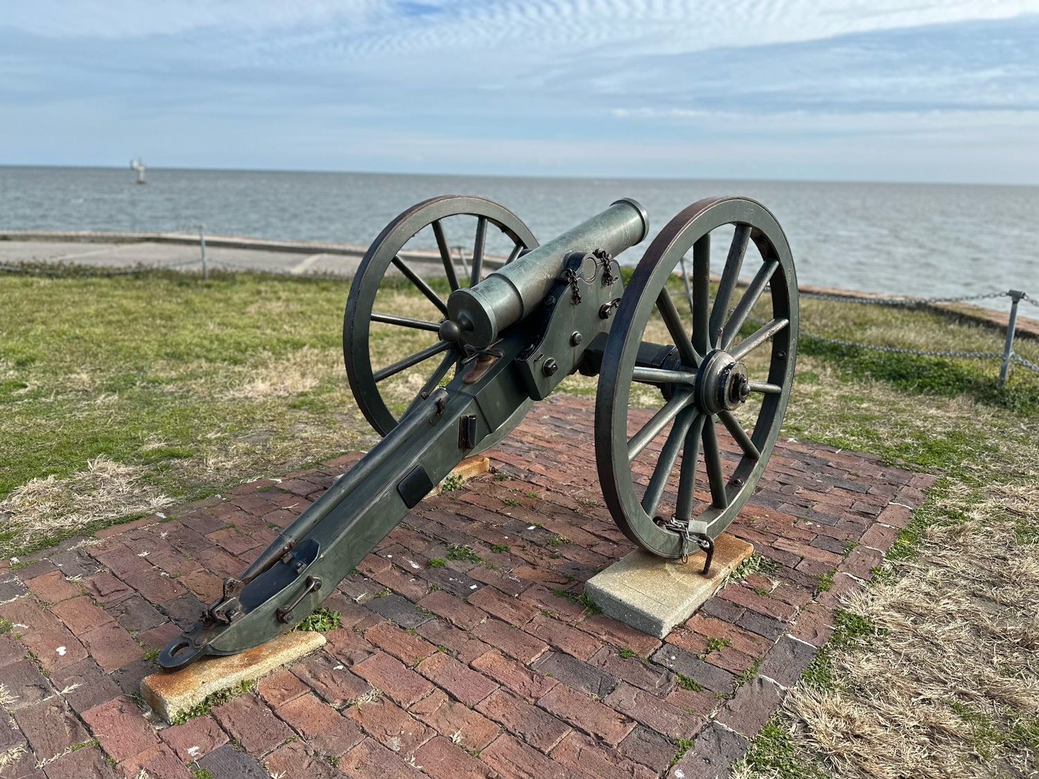 Cannon atop Fort Sumter top level