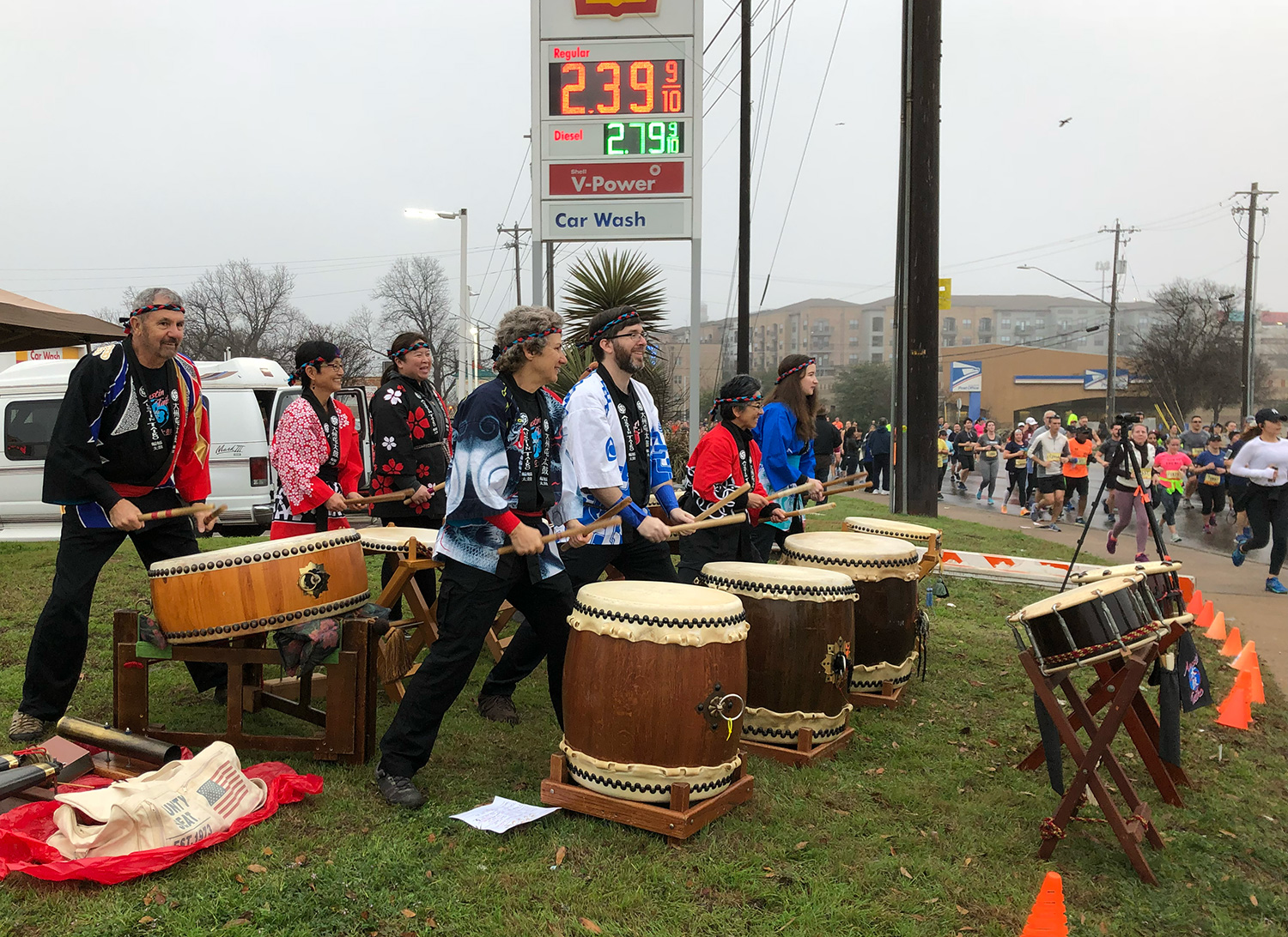 Spectators on drums